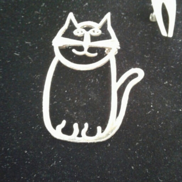 Pins - Picture 3 of 6